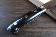 Charger l&#39;image dans la galerie, CS211 - Couteau Japonais Santoku damas 33 couches finition diamant Saji - Lame de 18cm en acier R2