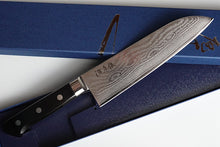 Charger l&#39;image dans la galerie, CY105 - Couteau Japonais Santoku damas 33 couches Minamoto - Lame de 18cm en acier Vg10